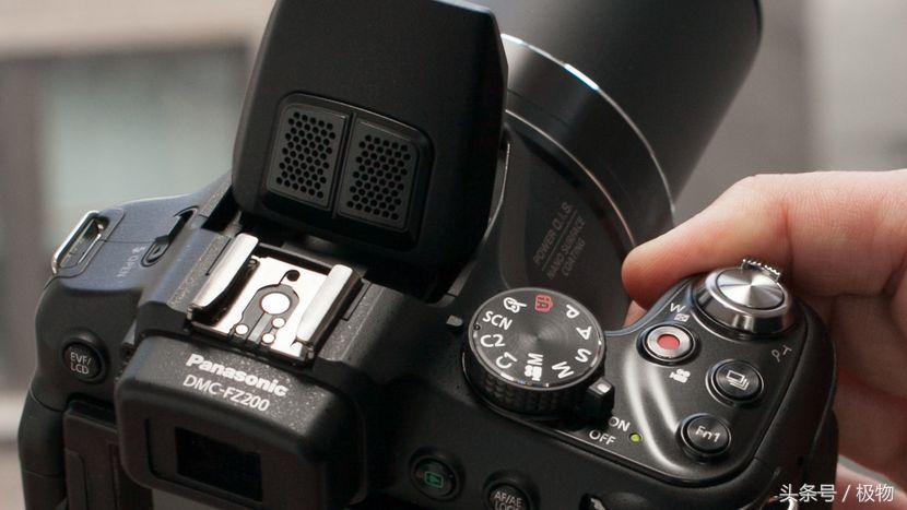 外媒评测松下DMCFZ200：16年最具性价比的长焦数码相机