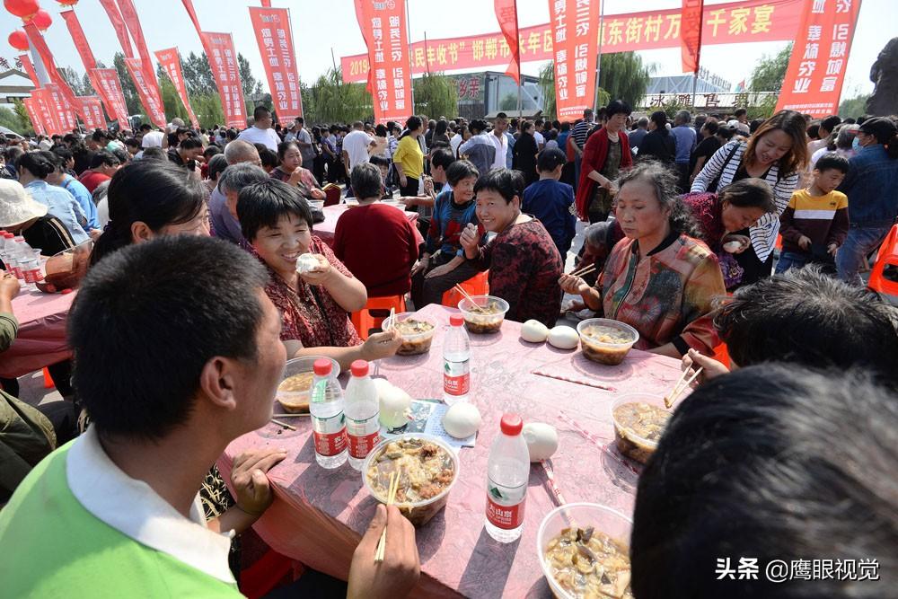 “土豪”盛宴？1200斤猪肉等食材炖出的大锅菜，近万名群众免费吃